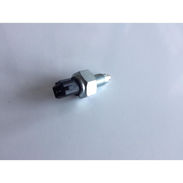 VIKA Geri Vites Müşürü T4-volkswagen Caddy-seat Ibiza-seat Cordoba-volkswagen Golf-volkswagen Jetta-volkswagen Scirocco-volkswagen Polo-skoda Felicia 93-04 - Kod 020945415A_VIK - OEM 002945415A