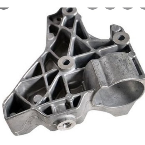 Klima Kompresör Braketi Volkswagen Passat - Volkswagen Golf 5 - Volkswagen Jetta - Volkswagen Golf 6 - Volkswagen Tiguan - Scirocco1.4 Tsibmy - Blg - Cava - Cavd - OEM 03C903143B_OEM