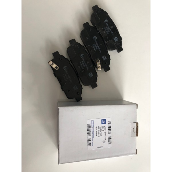 GM Arka Fren Balatası - Opel Astra J Opel Mokka Cruze Aveo T300 Opel Zafira C Trax A13DTE A14NET A16XER - Kod 13411383 - OEM 1605180