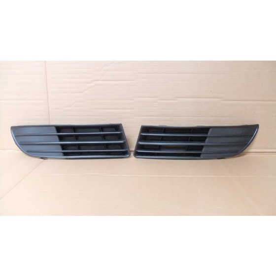 İthal Far - Sis Far Izgarasi Sis Delikli R Volkswagen Polo HB 05-09 - OEM 6Q0853666E ürün görseli