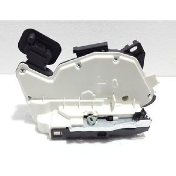 ZEGEN Kapi Kilidi Motorlu Sag ON Volkswagen Golf VI - Vii - Volkswagen Jetta Iii - IV - Volkswagen Polo - Sharan - Volkswagen Touran - Volkswagen Passat - Volkswagen Amarok - Volkswagen Caddy IV - Kod ZDL1009 - OEM 5K1837016B ürün görseli