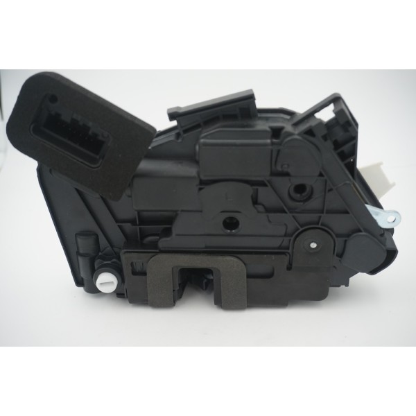 ZEGEN Kapi Kilidi Motorlu Sol Arka Volkswagen Golf VI - Vii - Volkswagen Jetta Iii - IV - Volkswagen Polo - Sharan - Volkswagen Touran - Volkswagen Passat - Volkswagen Amarok - Volkswagen Caddy - Kod ZDL1010 - OEM 5K4839015F