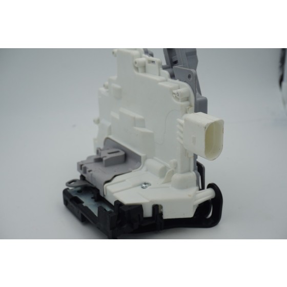 ZEGEN Kapi Kilidi Motorlu Sag ON Volkswagen Passat 2005-2012 Volkswagen Tiguan 2007-2016 / Audi A4 - Audi Q7 2006-2015 / Skoda Superb 2010-2015 - Kod ZDL1041 - OEM 3C1837016B ürün görseli